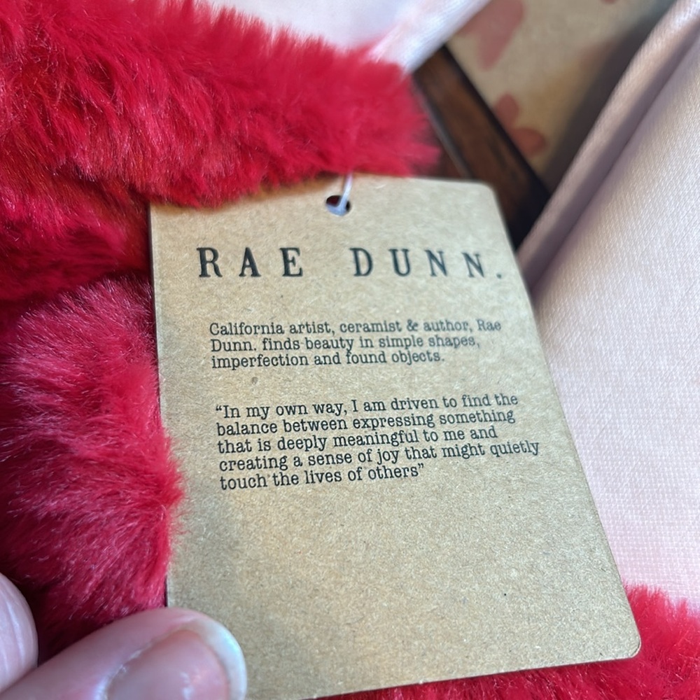 RAE DUNN Women’s slipper fuzzy red slides NWT - Picture 8 of 8
